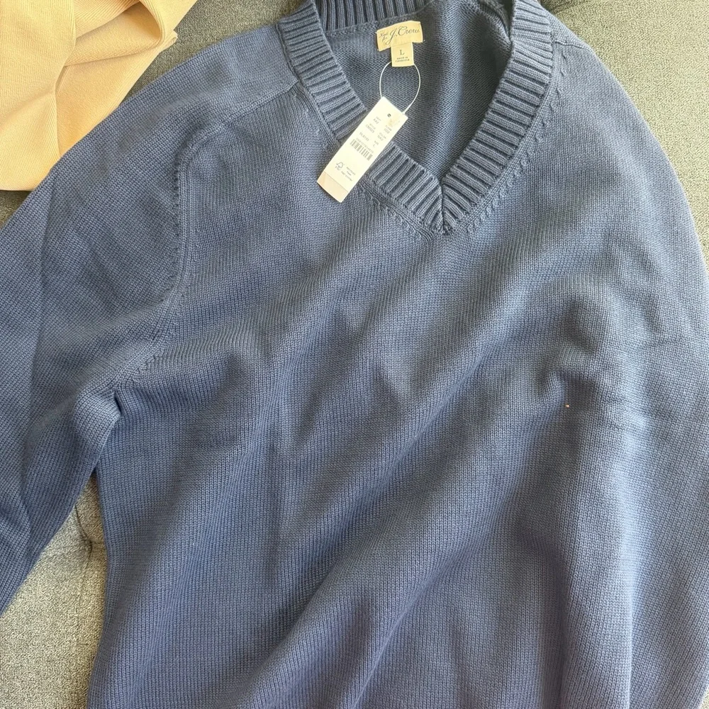 J. Crew || heritage cotton v neck sweater in navy blue